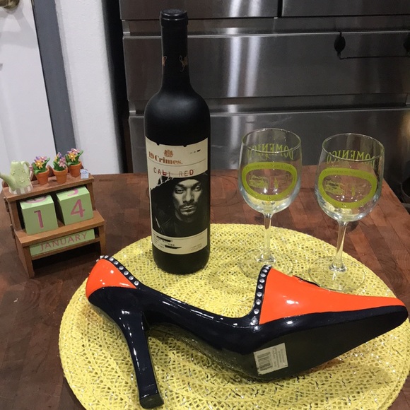 Bronco Logo, Orange w/Black & Rhinestone Trim High Heel 👠 Wine Bottle Holder - Picture 3 of 10